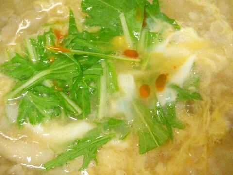 ラー油がアクセント☆鶏もも肉と水菜と卵の中華雑炊